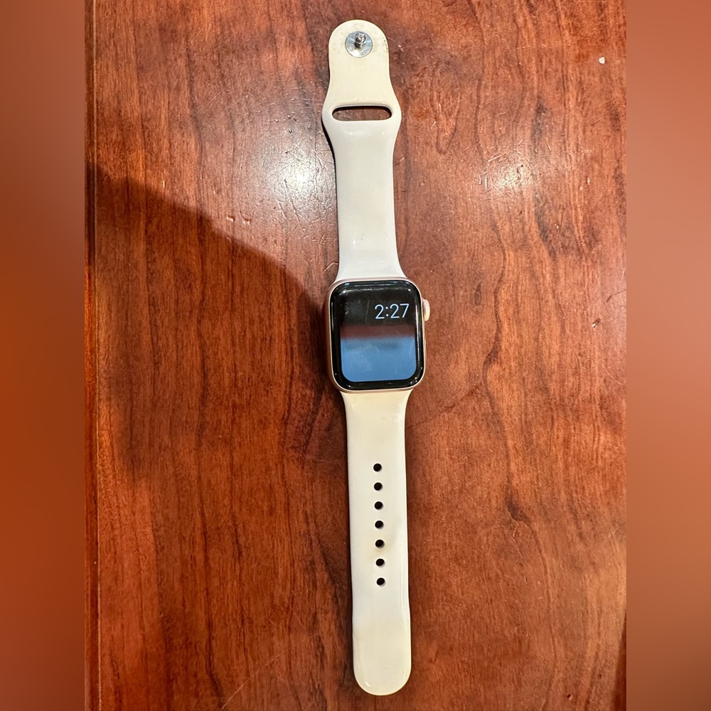 - Apple Watch Series 5 40mm case (Model: A2092) 44mm case